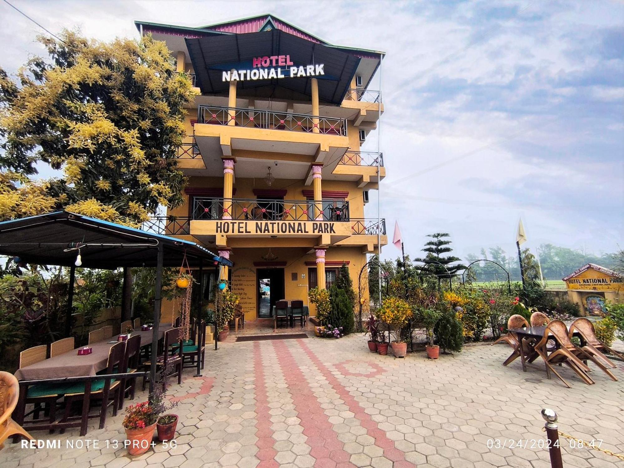 Hotel National Park Sauraha- Homely Stay And Peaceful Location With Jungle Safari Arrangements Exterior foto